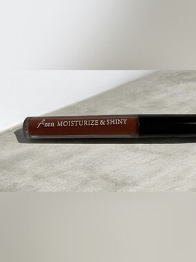 Moisturize & Shiny Brown Lip Gloss
